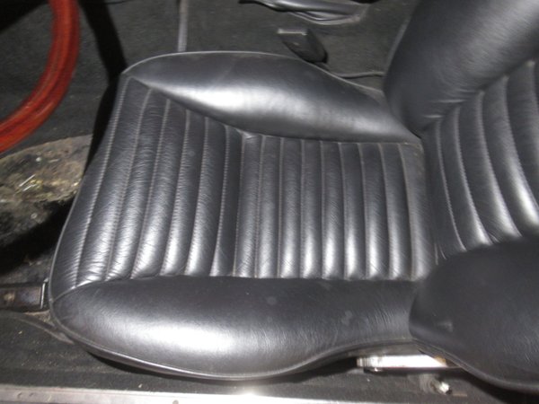Genuine Alfa Romeo Montreal Montreal seat front left+ right black 105645800200/03 105645800100/03