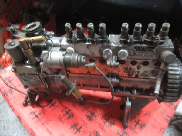 Original Alfa Romeo Montreal injection pump without sensor 105640403000