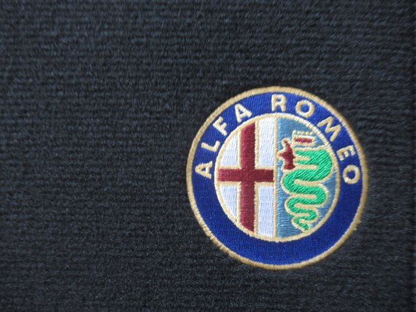 Alfa Romeo 155 Bj. 92 - 98  Fußmatten Set schwarz 4-teilig gesticktes Emblem neu