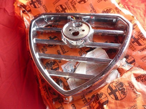 Original Alfa Romeo Giulietta Romeo grill / heart 11650590100 NEW