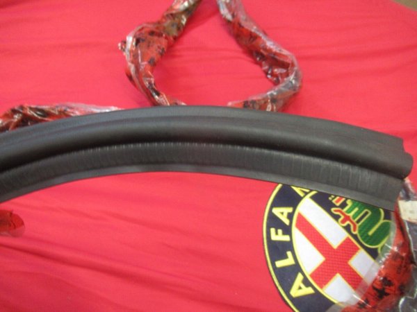 Original Alfa Romeo Montreal profile / rubber seal for hood 60701909 NEW