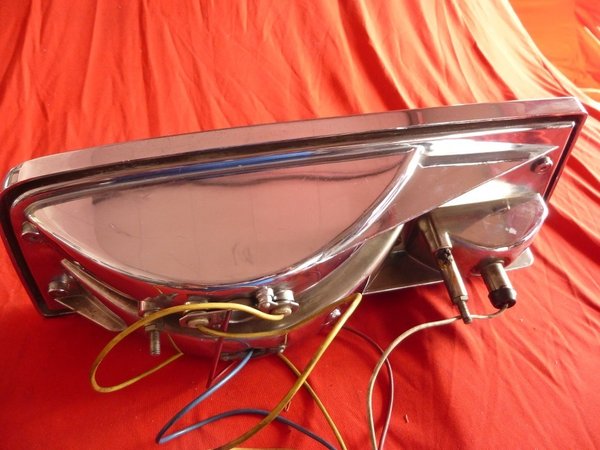 Alfa Romeo Montreal taillight housing right of Carello without glasses 105646501200